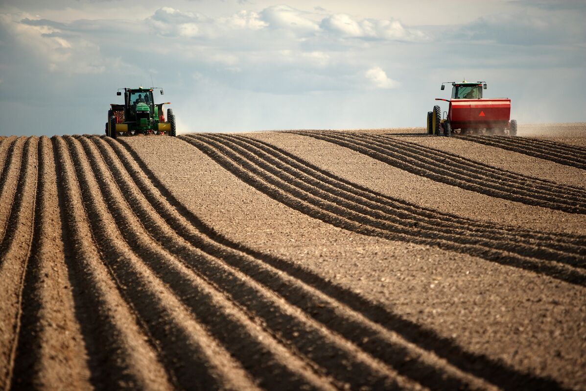 Farmers rely on GNSS for straight rows years over year